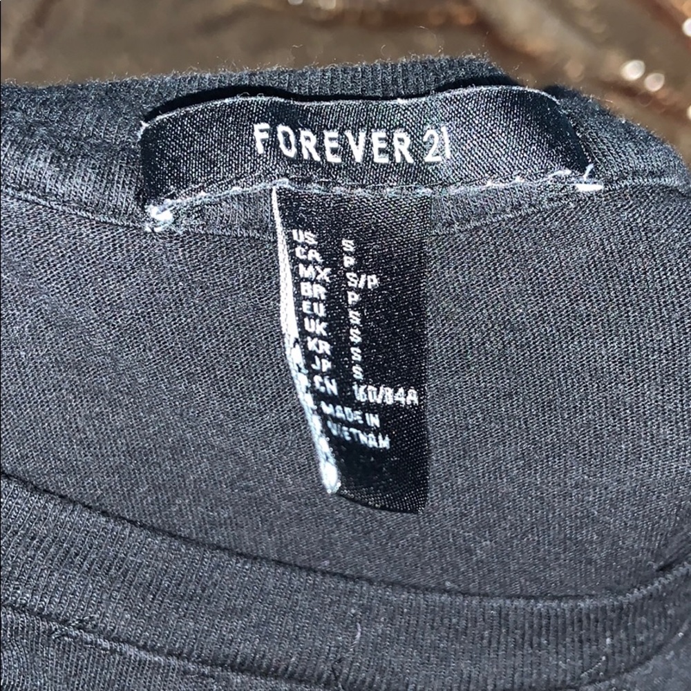 Basic black tee - Picture 3 of 3